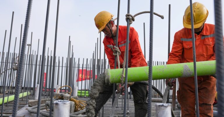 Ya son más los trabajadores «por cuenta propia» y los no registrados, que los registrados