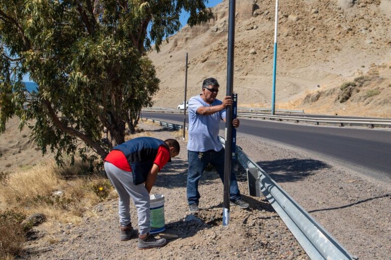 Tras el femicidio de Valeria, colocan luces en el sendero peatonal que une el centro con el Chalet Huergo