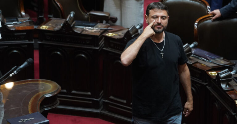 «Primo de Pampita», «TLC narco» y hasta un abanico naranja: el duro cruce y las chicanas entre Grabois y un diputado del PRO por la reforma laboral