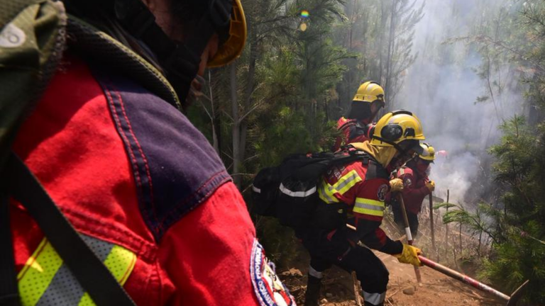 Luego de las lluvias, el combate al fuego se da en zonas con puntos calientes