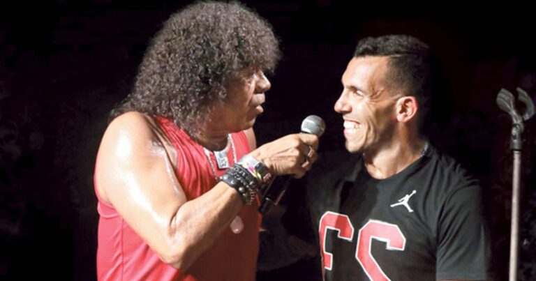 Carlos Tevez fue a ver a la Mona Jiménez tras el triunfo de Talleres: «Soy un cordobés más»