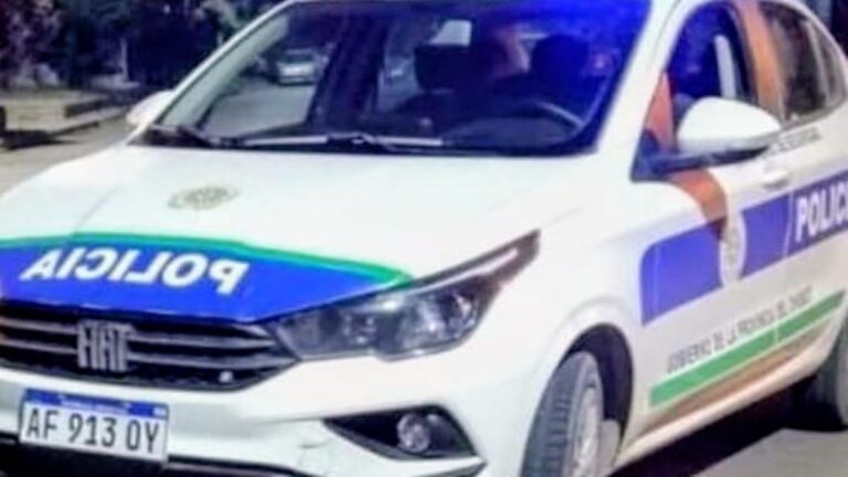 Detienen a dos hombres y una mujer por un robo