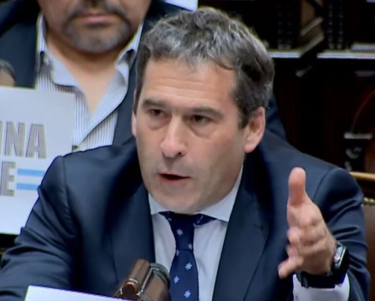 Luque tildó de papelón confirmado la venta de Manantiales Behr: Hacen lo que quieren y se lo permiten