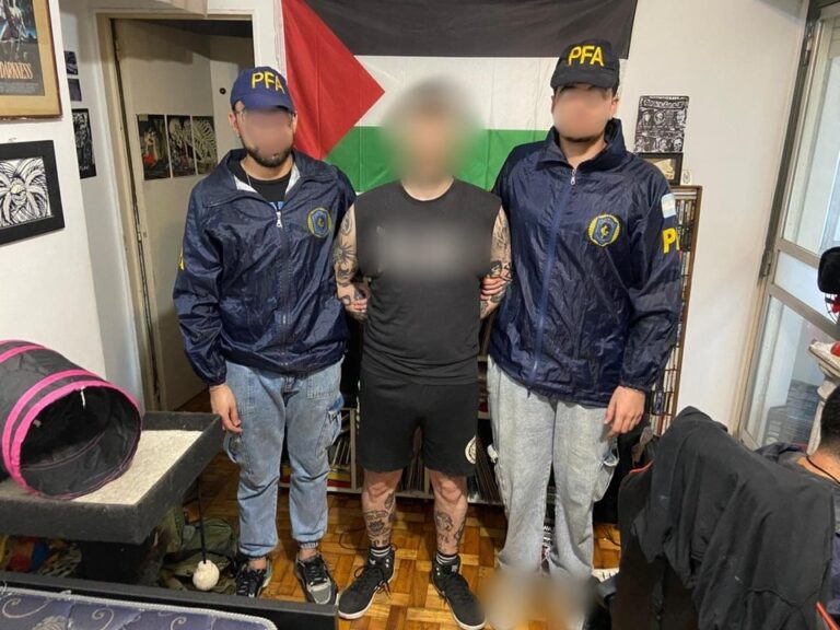 Detuvieron a un hombre por amenazar a Bullrich: hallaron armas, máscaras antigás y elementos para fabricar una molotov