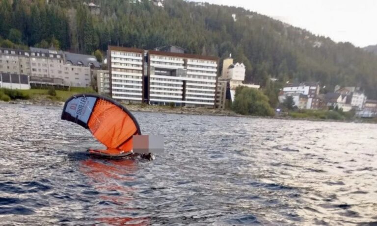 Rescataron a un hombre que quedó a la deriva en el Lago Nahuel Huapi mientras practicaba skysurf
