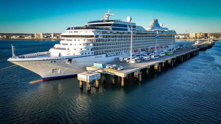 Un turista estadounidense murió en un crucero amarrado en Puerto Madryn