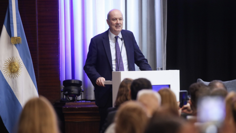 Federico Sturzenegger adelantó cambios en Defensa de la Competencia y apuntó contra el Estado