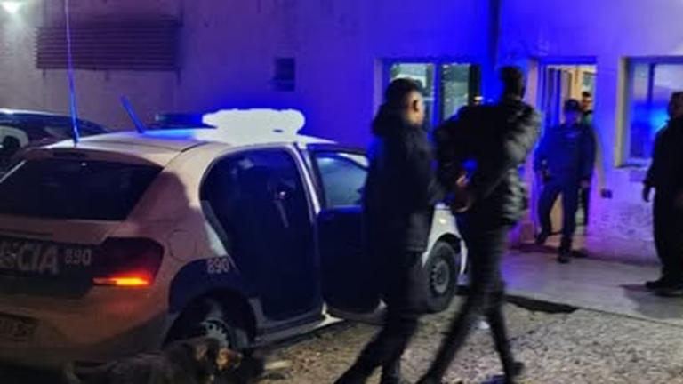 Amenazaron a un hombre con un arma para llevarle el celular