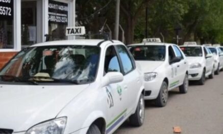 Taxistas complicados por el aumento de las naftas y con hasta 14 horas arriba del auto