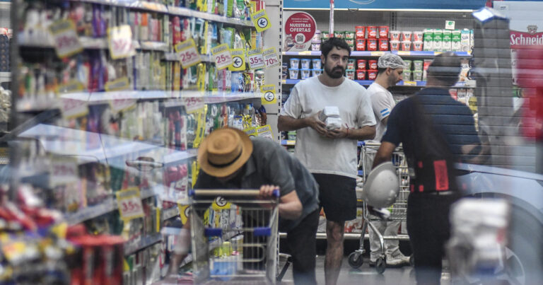 Las ventas de los supermercados y los shoppings volvieron a caer en el arranque de 2026 y el consumo sigue débil