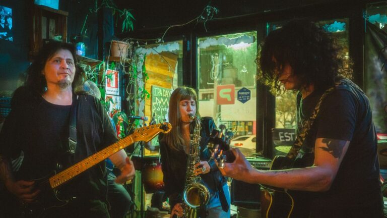 Ábrego se prepara para Romaphonic, lanza una rifa y se presenta en la Fiesta del Pescador