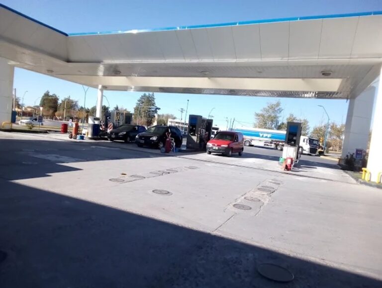 Insólito en la Patagonia: escaparon de una estación de servicio sin pagar y los atraparon