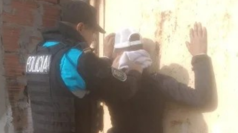 Violó una restricción y fue detenido al intentar ingresar a la casa de su madre