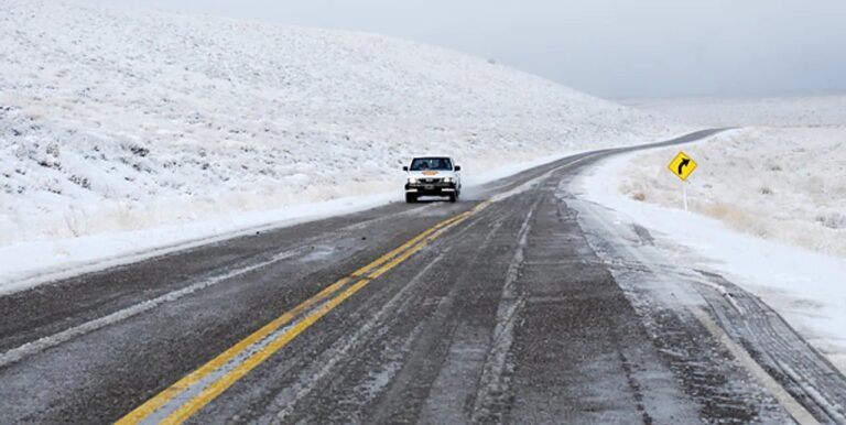 Paisaje nevado en la cordillera de Chubut durante alerta amarilla