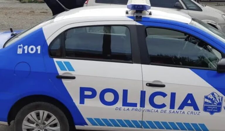 Ilustración de una motocicleta de delivery en una calle urbana, representando el robo ocurrido en Caleta Olivia.