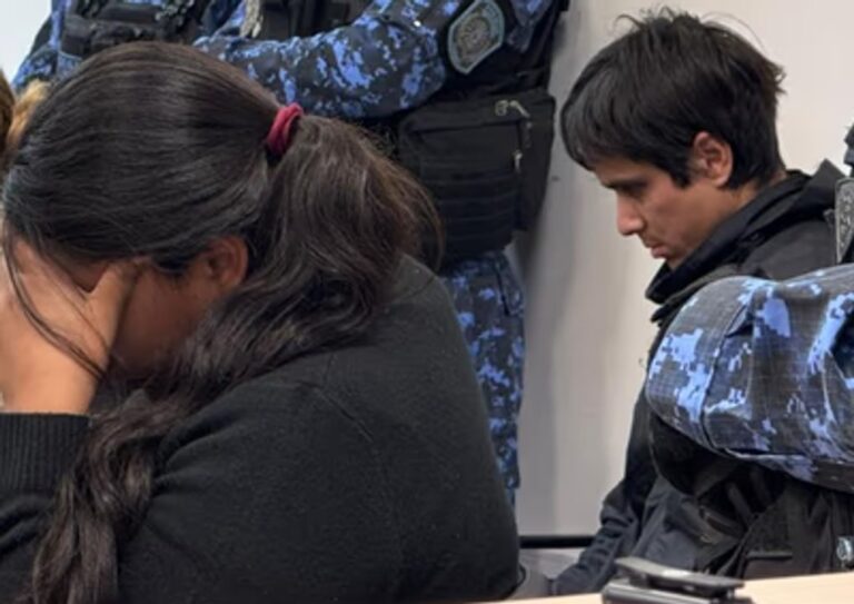 Ilustración de una balanza de la justicia, representando el proceso judicial del caso Ángel López en Chubut.