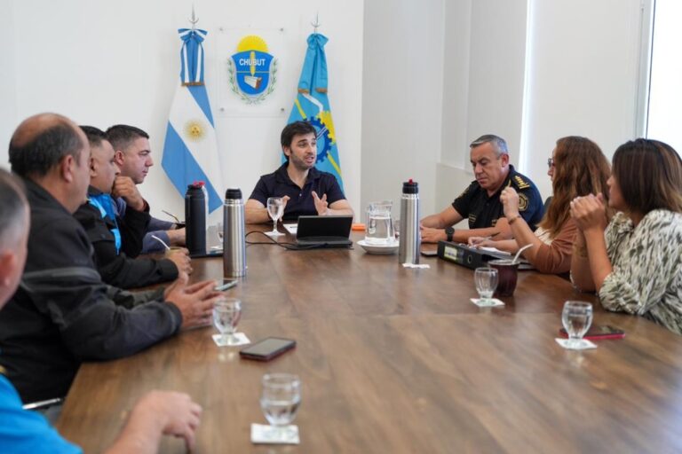 Gobernador Ignacio Torres anuncia entrega de viviendas Procrear a policías de Chubut
