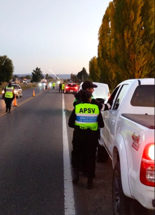 Operativo de control de alcoholemia en una ruta de la provincia de Chubut