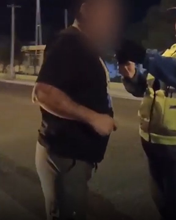 Control de alcoholemia realizado por policía y agentes de tránsito en una ruta de Chubut