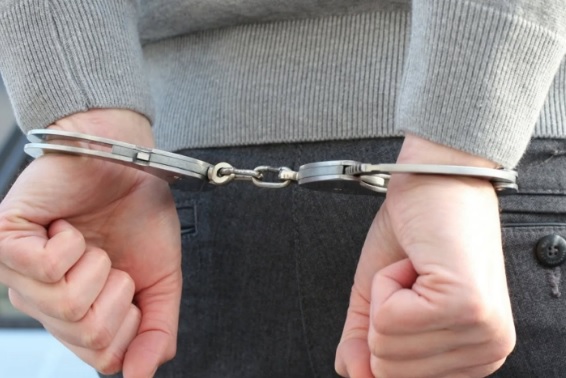 Operativo policial y vial en calle de Puerto Madryn, Chubut, tras accidente de tránsito.