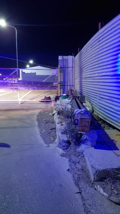 Ilustración genérica de un procedimiento policial nocturno en Comodoro Rivadavia.