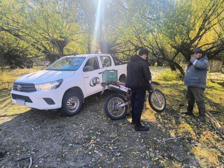 Operativo policial y material de cobre incautado en Campamento Escalante, Comodoro Rivadavia.