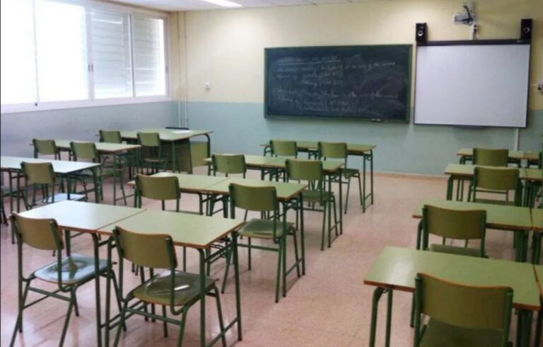 Docentes de Chubut en conferencia de prensa anunciando medidas de fuerza
