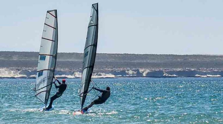 Windsurfista en el mar de Puerto Madryn