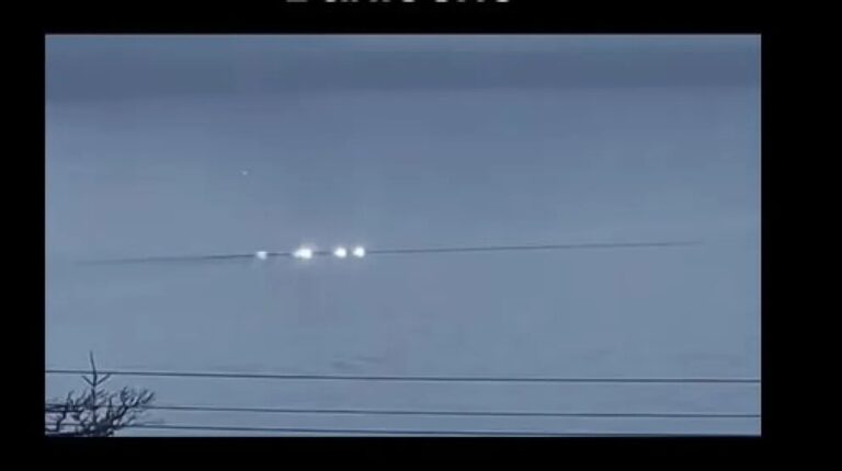 Fotografía ilustrativa del Lago Nahuel Huapi en la Patagonia, con un cielo despejado.