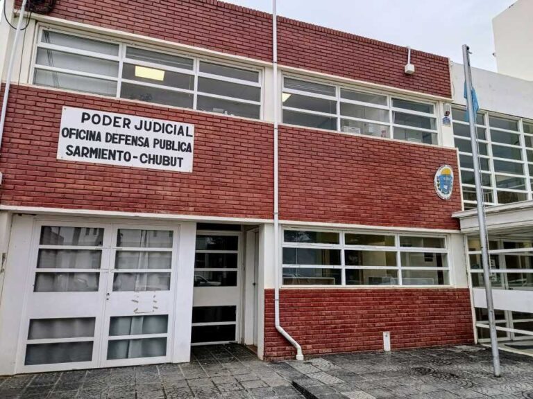 Ilustración representativa de la justicia en Chubut, sin identificar a las personas involucradas.