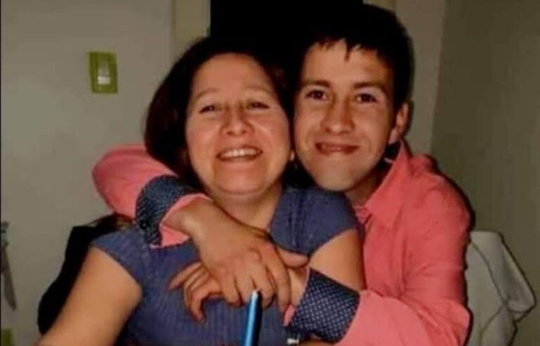 Silvia Nievas, madre de Damián Sena, en su hogar en Chubut.