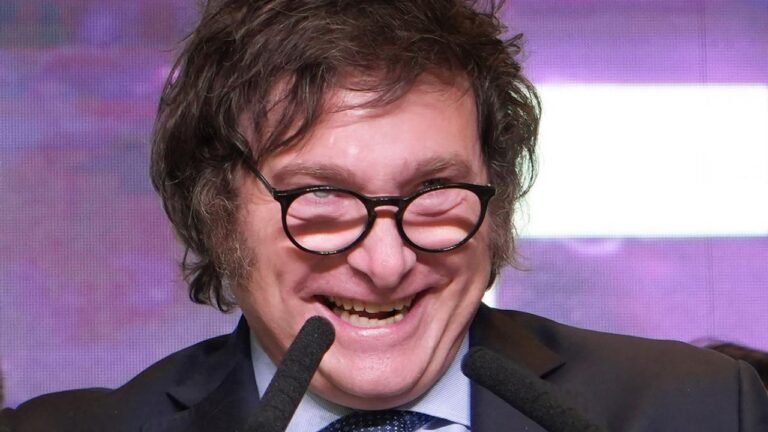 Gráfico representando conceptos de economía, reformas y equilibrio fiscal.