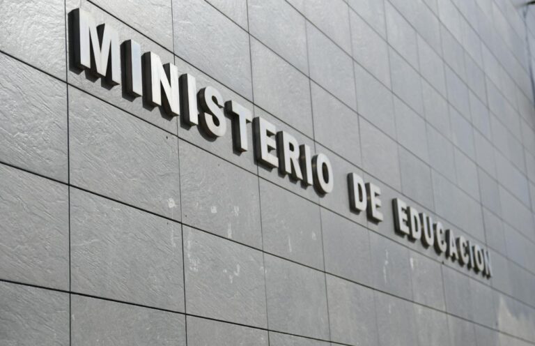 Reunión de paritaria docente en Rawson, Chubut