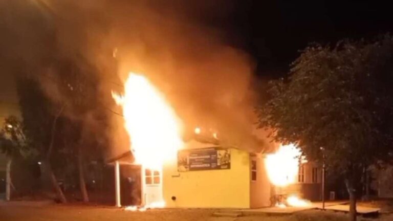 Vista del módulo afectado por el incendio en la Facultad de Ingeniería de la UNPSJB en Puerto Madryn