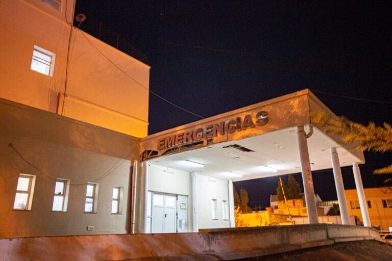 Policía científica trabajando en el barrio San Cayetano de Comodoro Rivadavia