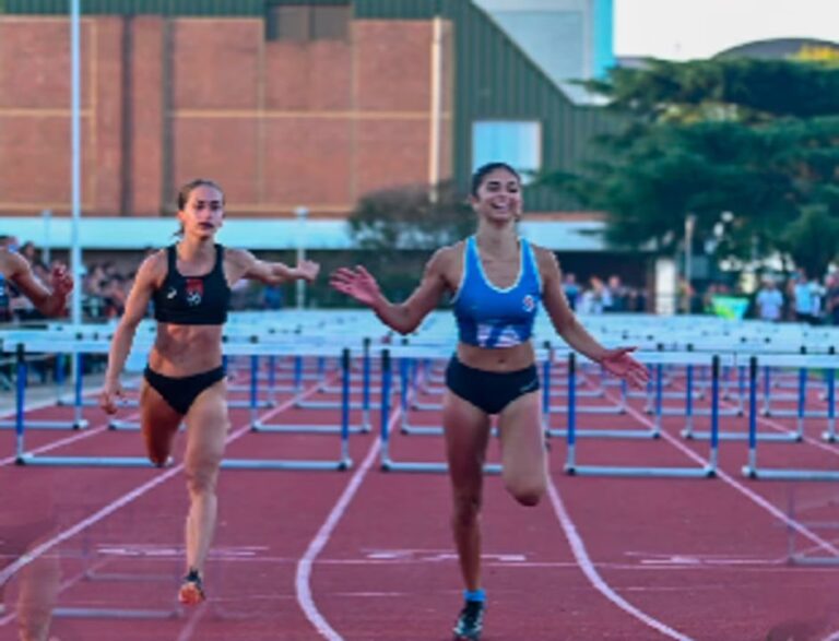 Miranda Recalde, atleta de Rada Tilly, compitiendo en los 100 metros con vallas.
