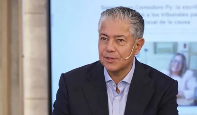 Gobernador Rolando Figueroa anuncia la gestión provincial de rutas nacionales en Neuquén.