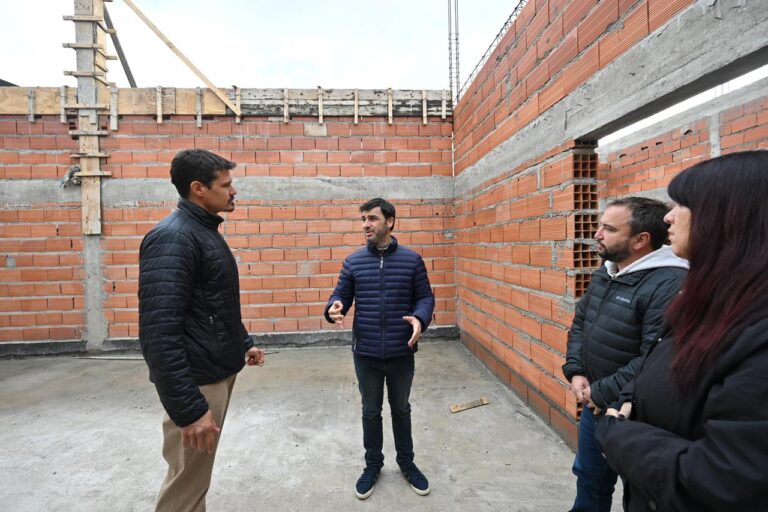 Gobernador Ignacio Torres supervisa los avances en la construcción del nuevo Hospital Rural de Epuyén.
