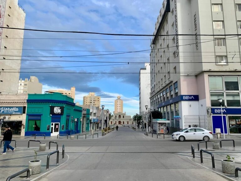 Mapa del tiempo o ilustración representando la región de Comodoro Rivadavia y el viento patagónico.