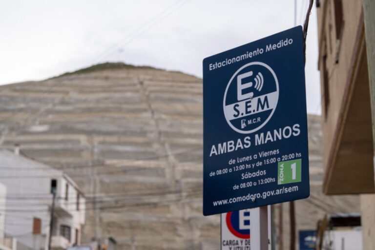 Concejala Gimena Borquez presenta proyecto sobre estacionamiento medido en Comodoro Rivadavia