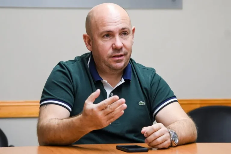 Comisión evaluadora de ACES América en visita a instalaciones deportivas de Puerto Madryn, Chubut.