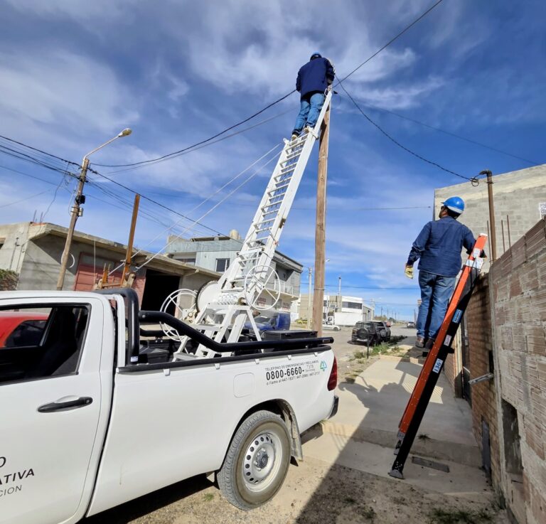 Operativo de inspección de redes eléctricas de Servicoop en la provincia de Chubut