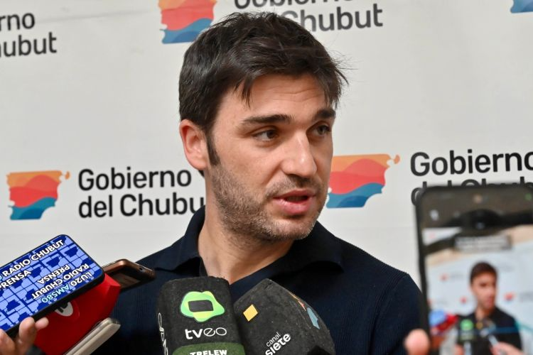 Gobernador Ignacio Torres durante el anuncio de cambios en el Gabinete provincial