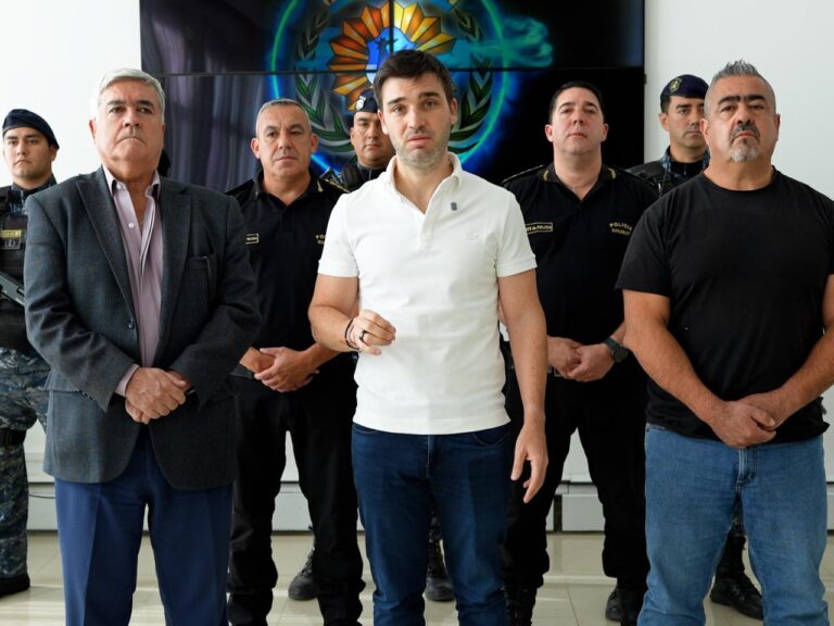 Gobernador Ignacio Torres en conferencia de prensa sobre seguridad en Comodoro Rivadavia