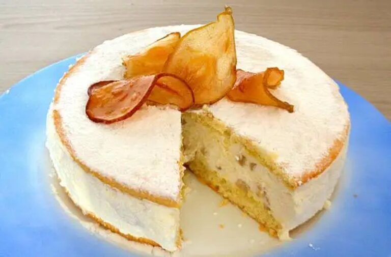 Porción de torta de ricota casera sobre un plato, ideal para días fríos