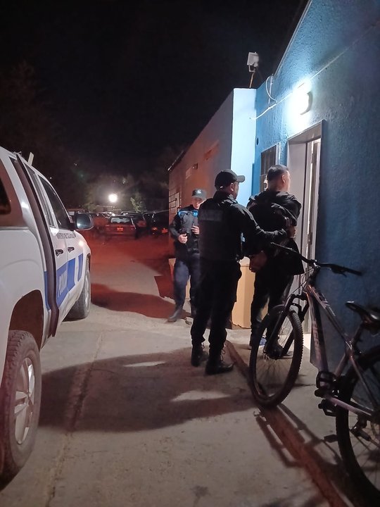 Policía en el barrio San Cayetano de Comodoro Rivadavia tras pelea entre hermanos
