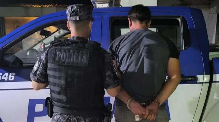 Moto robada y auto secuestrados en operativo policial en Río Cuarto