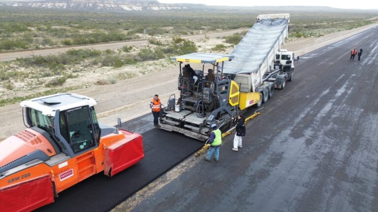 Obra de pavimentación en la Ruta Provincial 42, acceso a Playa El Doradillo, Puerto Madryn