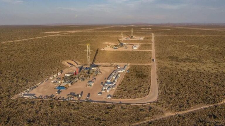 Equipos de perforación en Vaca Muerta, Neuquén