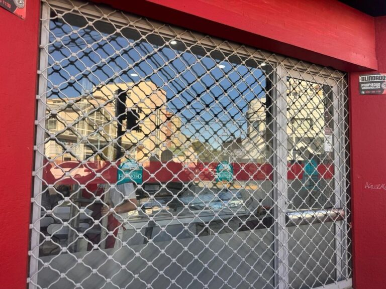 Fachada de carnicería Frigorífico Hermoso en avenida Rivadavia de Comodoro Rivadavia